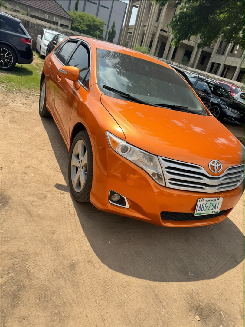 Preview Car 27 rendered in Lava Orange gloss paint